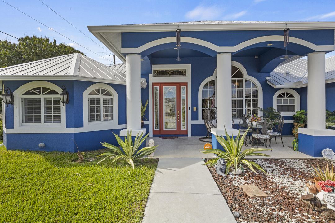 For Sale: $649,900 (3 beds, 2 baths, 2651 Square Feet)