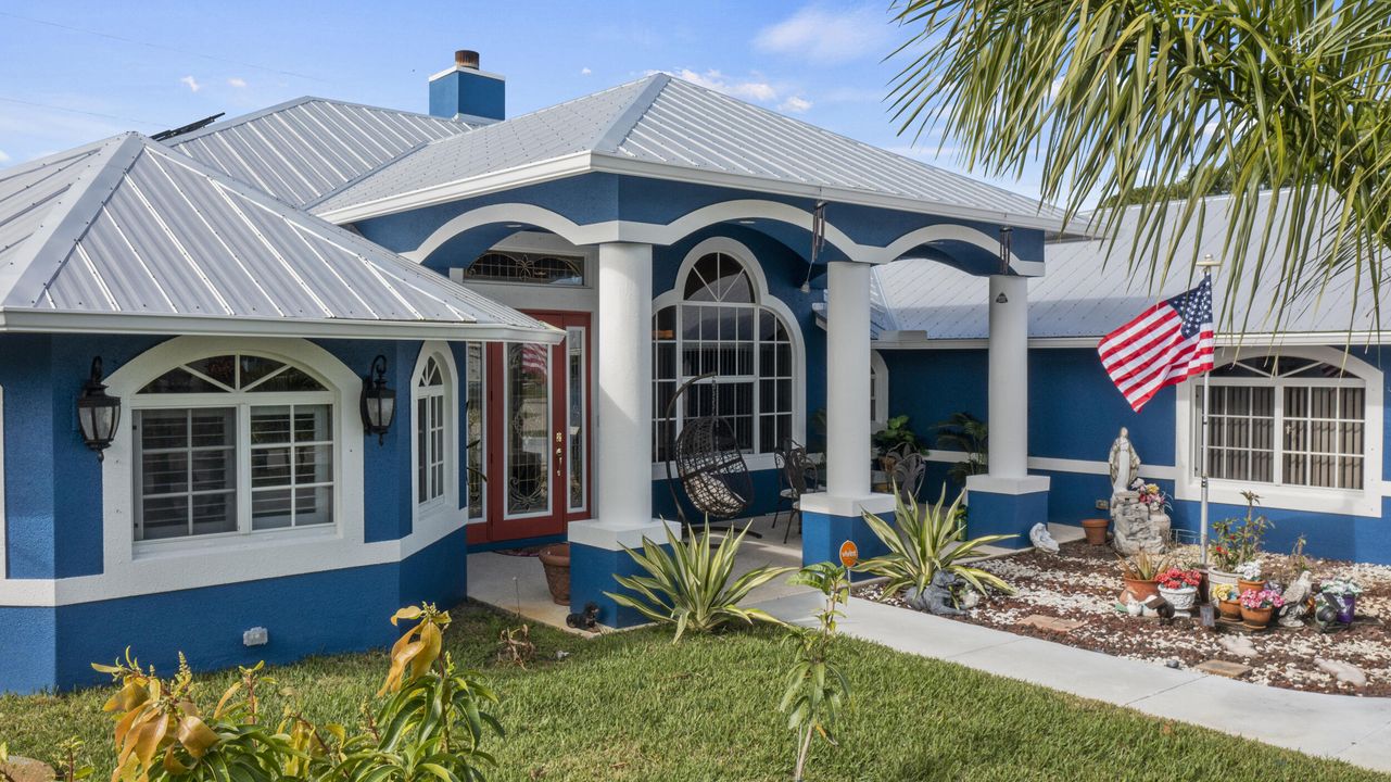 For Sale: $649,900 (3 beds, 2 baths, 2651 Square Feet)