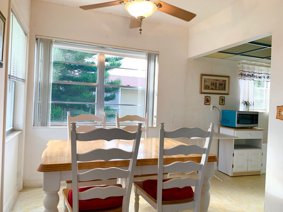 待售: $129,900 (2 贝兹, 1 浴室, 798 平方英尺)