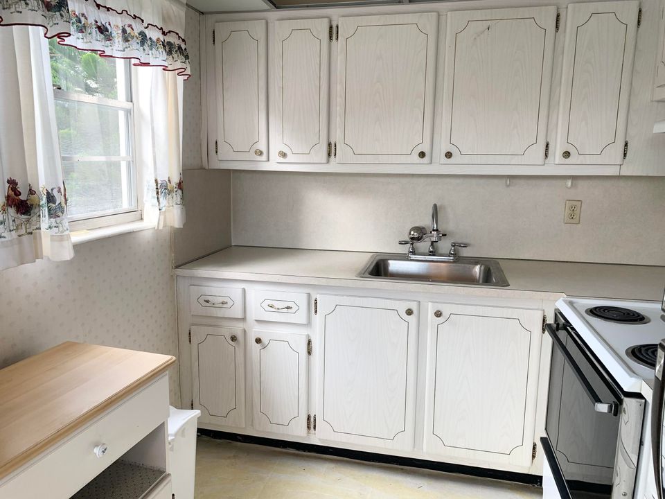 待售: $129,900 (2 贝兹, 1 浴室, 798 平方英尺)