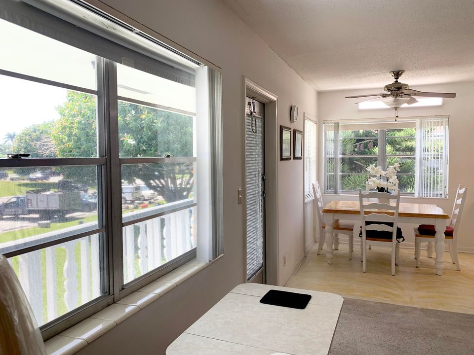 待售: $129,900 (2 贝兹, 1 浴室, 798 平方英尺)