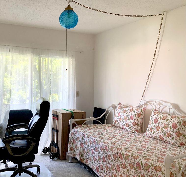 待售: $129,900 (2 贝兹, 1 浴室, 798 平方英尺)