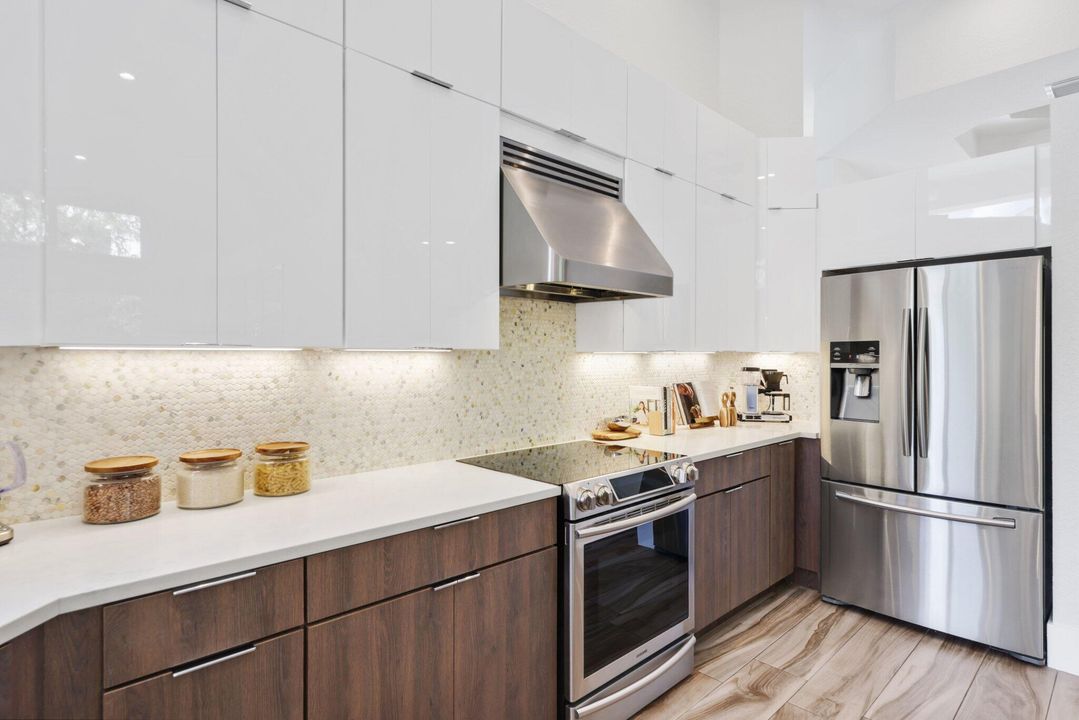 En Venta: $1,895,000 (4 camas, 2 baños, 2775 Pies cuadrados)