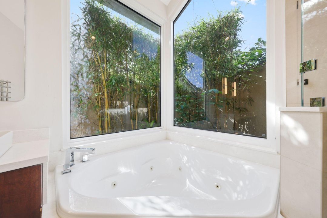 En Venta: $1,895,000 (4 camas, 2 baños, 2775 Pies cuadrados)