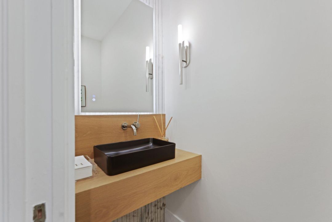 En Venta: $1,895,000 (4 camas, 2 baños, 2775 Pies cuadrados)