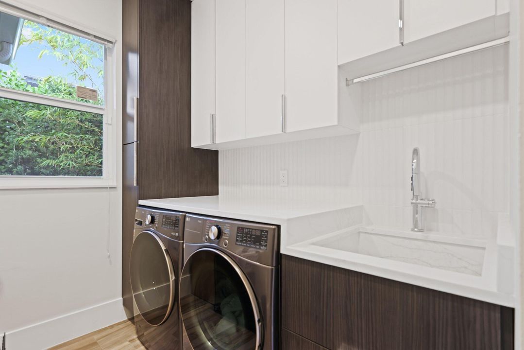 En Venta: $1,895,000 (4 camas, 2 baños, 2775 Pies cuadrados)