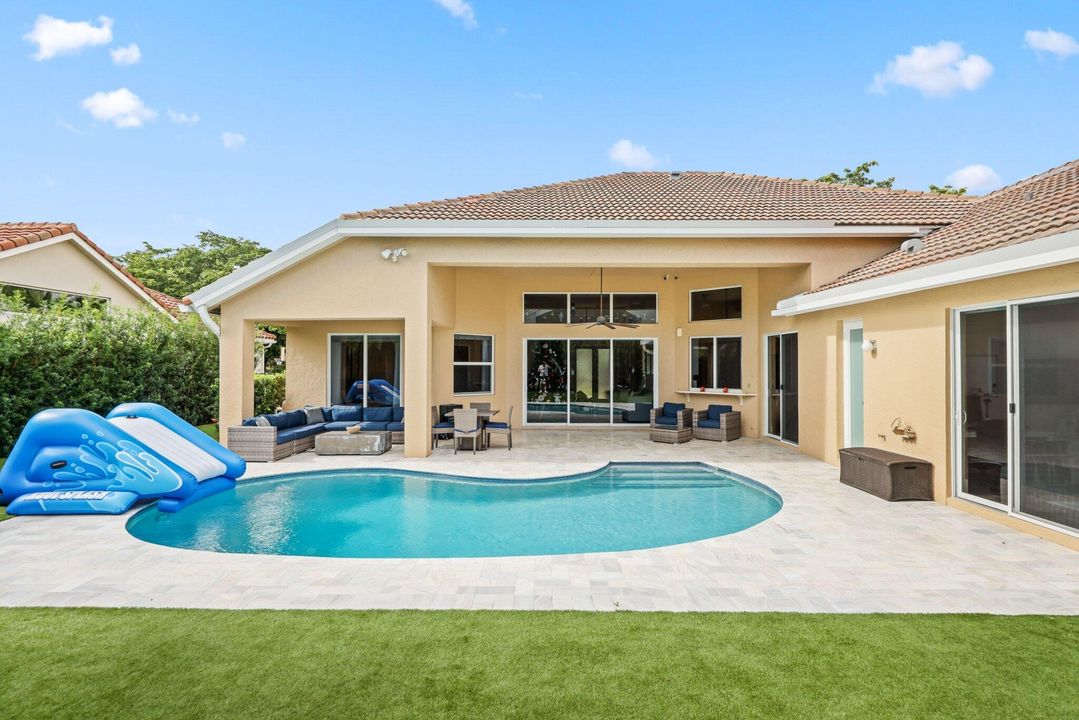 En Venta: $1,895,000 (4 camas, 2 baños, 2775 Pies cuadrados)