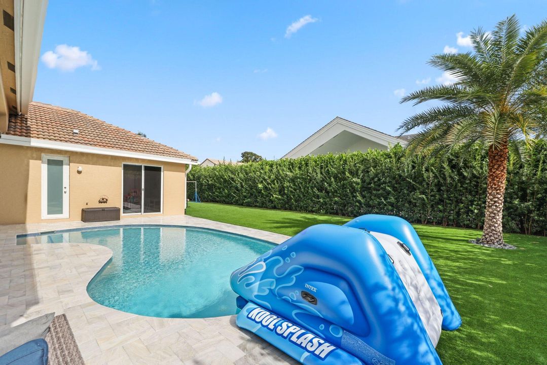 En Venta: $1,895,000 (4 camas, 2 baños, 2775 Pies cuadrados)