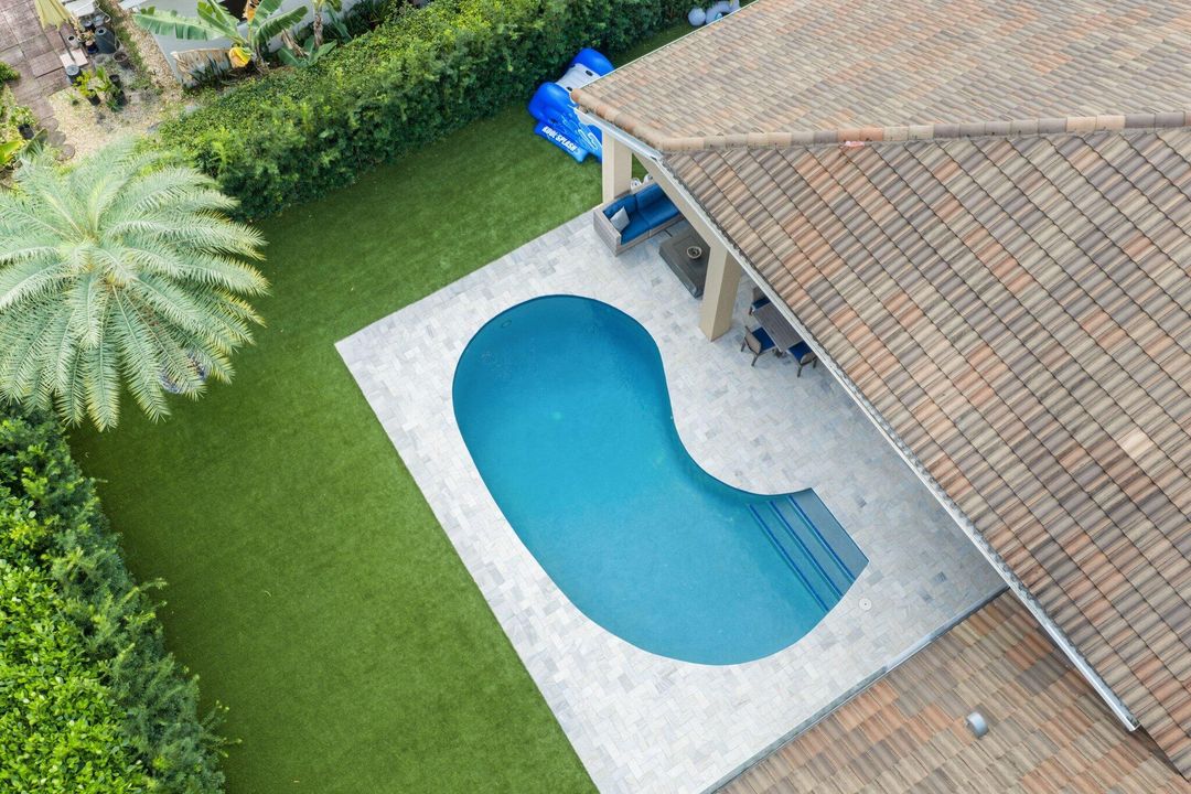 En Venta: $1,895,000 (4 camas, 2 baños, 2775 Pies cuadrados)