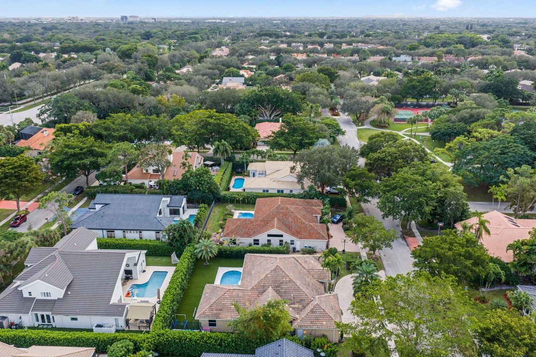 En Venta: $1,895,000 (4 camas, 2 baños, 2775 Pies cuadrados)