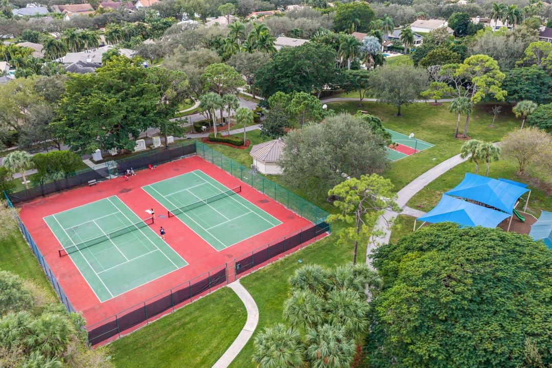 En Venta: $1,895,000 (4 camas, 2 baños, 2775 Pies cuadrados)