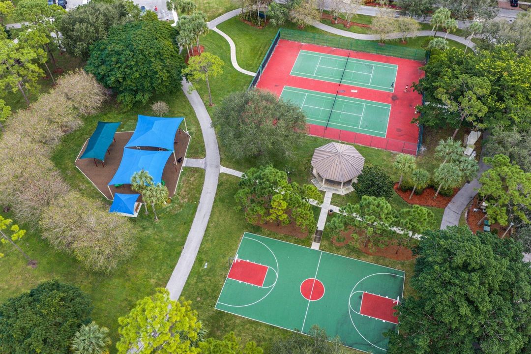 En Venta: $1,895,000 (4 camas, 2 baños, 2775 Pies cuadrados)