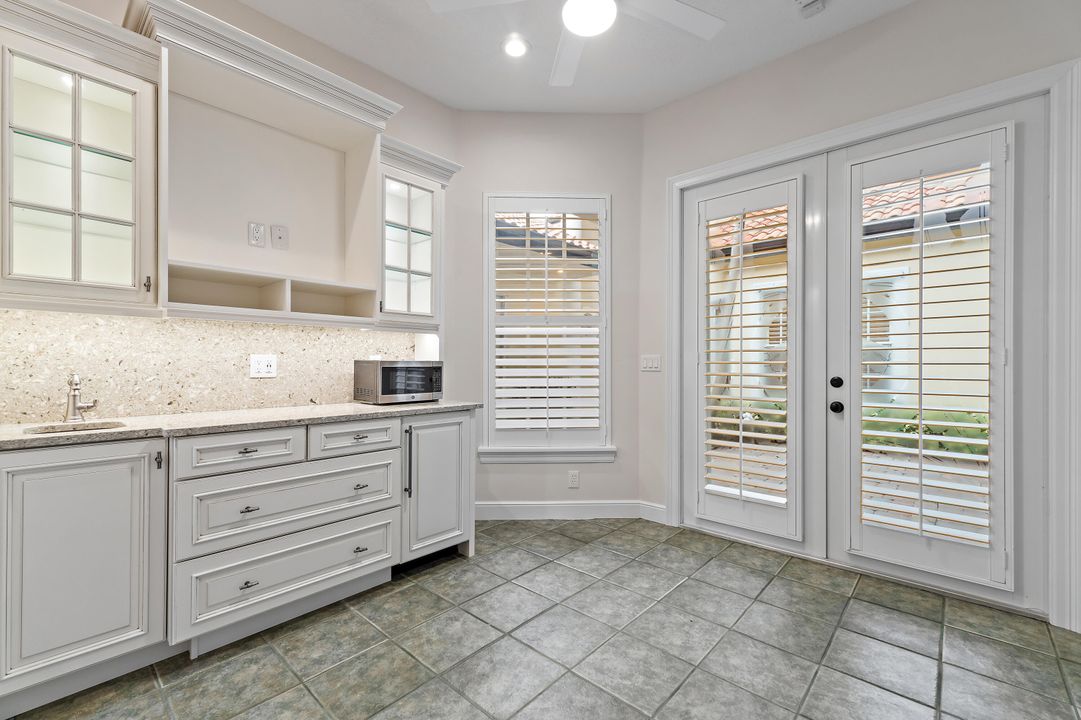 出租: $19,000 (4 贝兹, 4 浴室, 3647 平方英尺)