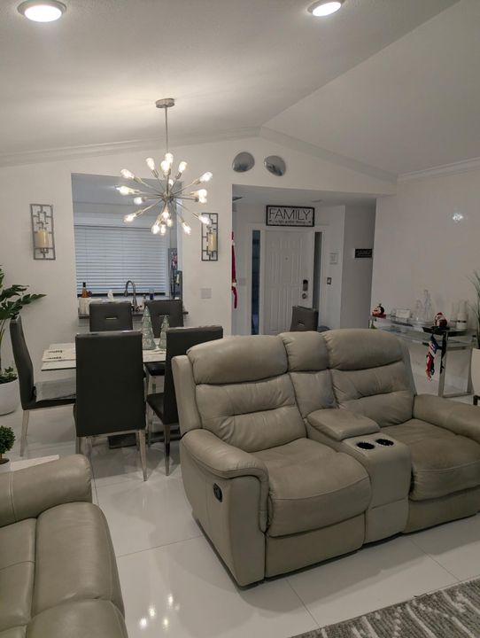 En Venta: $335,000 (2 camas, 2 baños, 1466 Pies cuadrados)