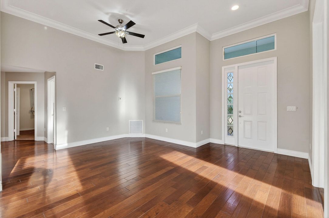 待售: $769,900 (3 贝兹, 3 浴室, 2040 平方英尺)