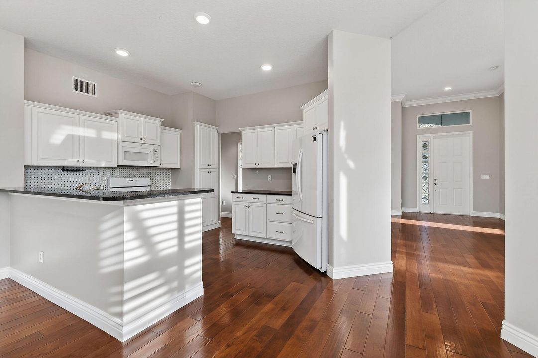 待售: $769,900 (3 贝兹, 3 浴室, 2040 平方英尺)