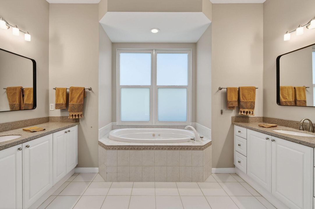 待售: $769,900 (3 贝兹, 3 浴室, 2040 平方英尺)