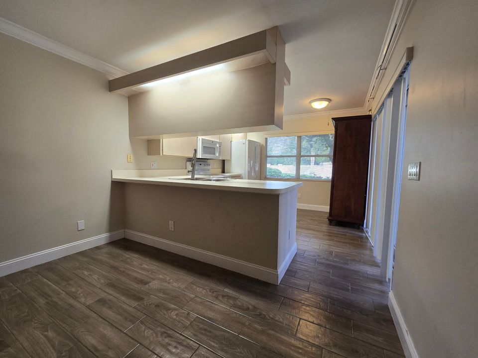 В аренду: $2,700 (2 спален, 2 ванн, 1374 Квадратных фут)