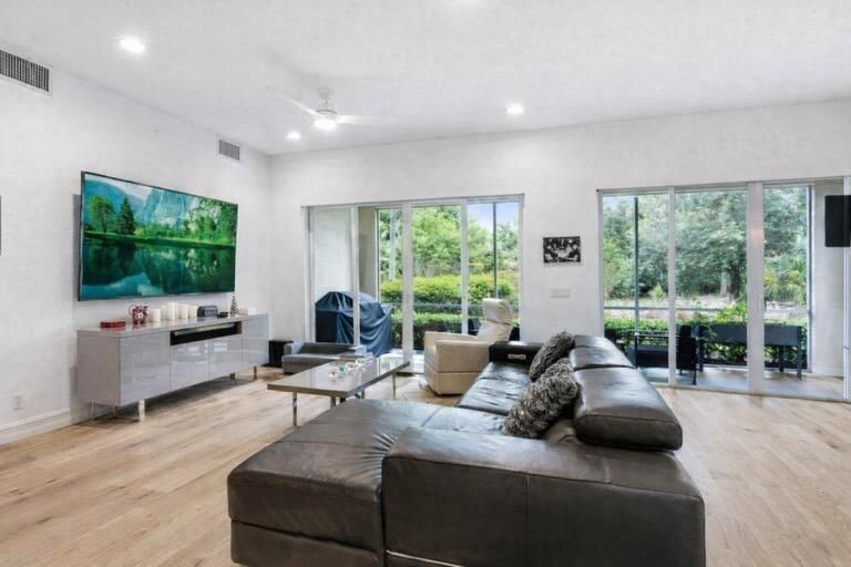 En Venta: $499,000 (3 camas, 2 baños, 1964 Pies cuadrados)