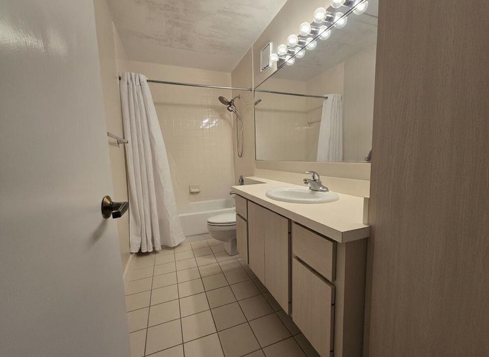 В аренду: $2,700 (2 спален, 2 ванн, 1374 Квадратных фут)