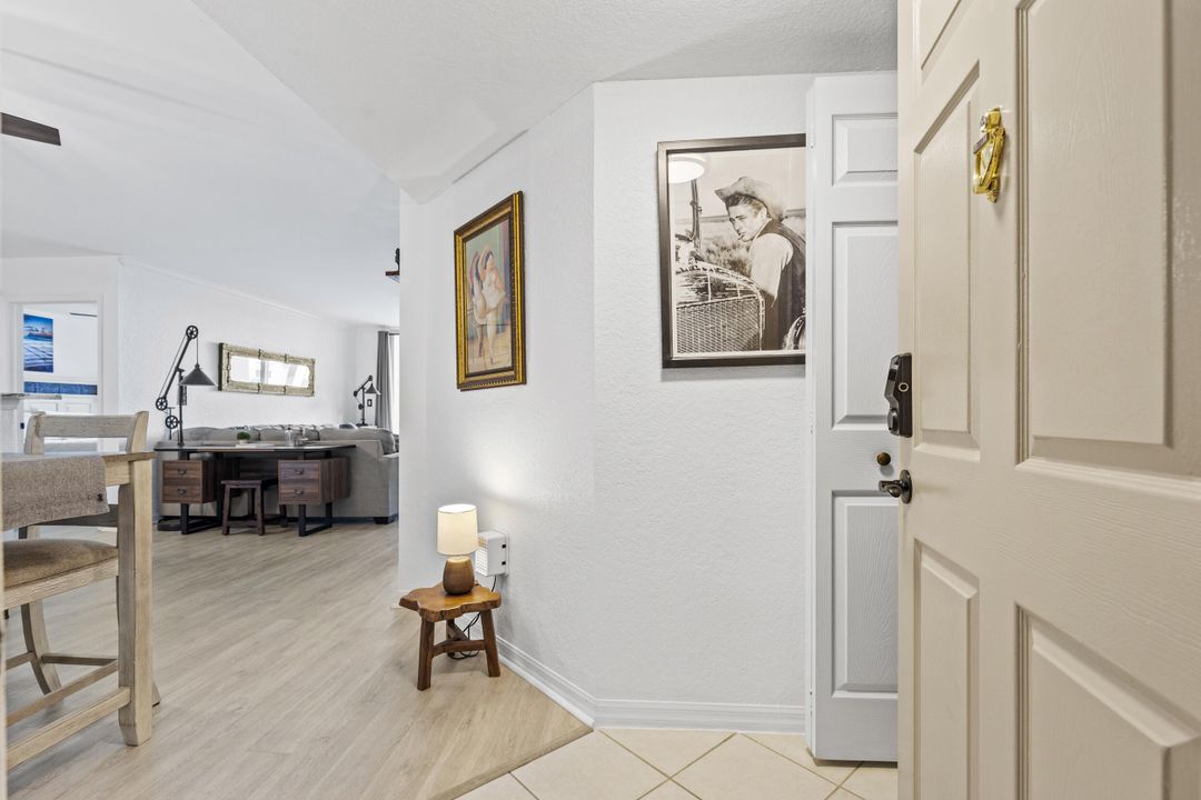 For Sale: $650,000 (2 beds, 2 baths, 1071 Square Feet)