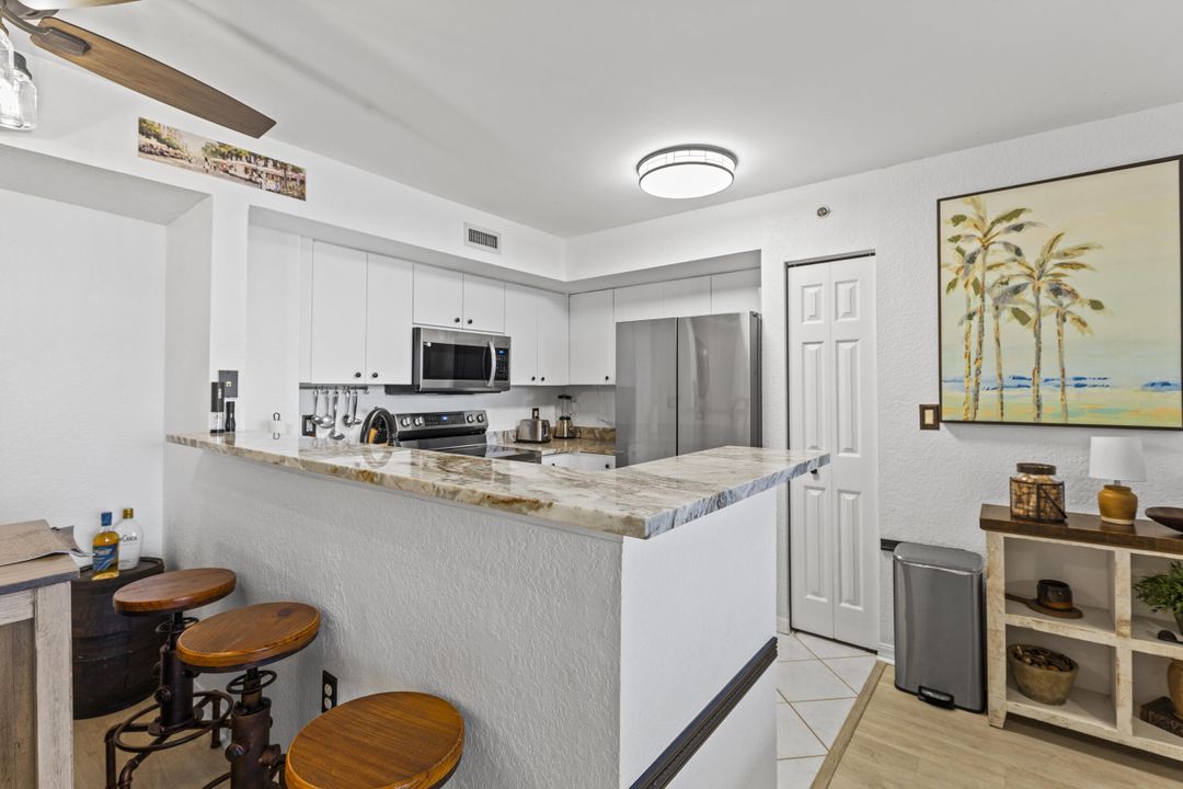 For Sale: $650,000 (2 beds, 2 baths, 1071 Square Feet)