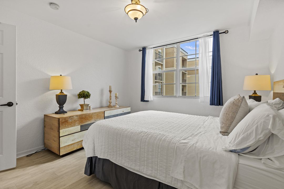 For Sale: $650,000 (2 beds, 2 baths, 1071 Square Feet)