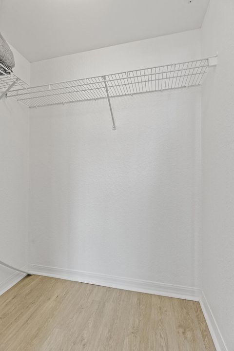 For Sale: $650,000 (2 beds, 2 baths, 1071 Square Feet)