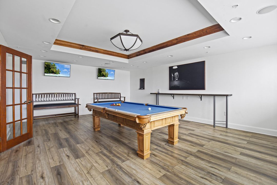 For Sale: $650,000 (2 beds, 2 baths, 1071 Square Feet)