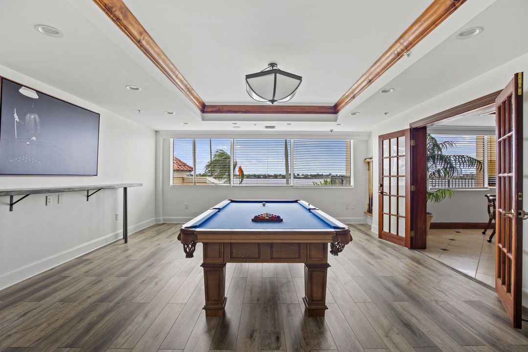 For Sale: $650,000 (2 beds, 2 baths, 1071 Square Feet)