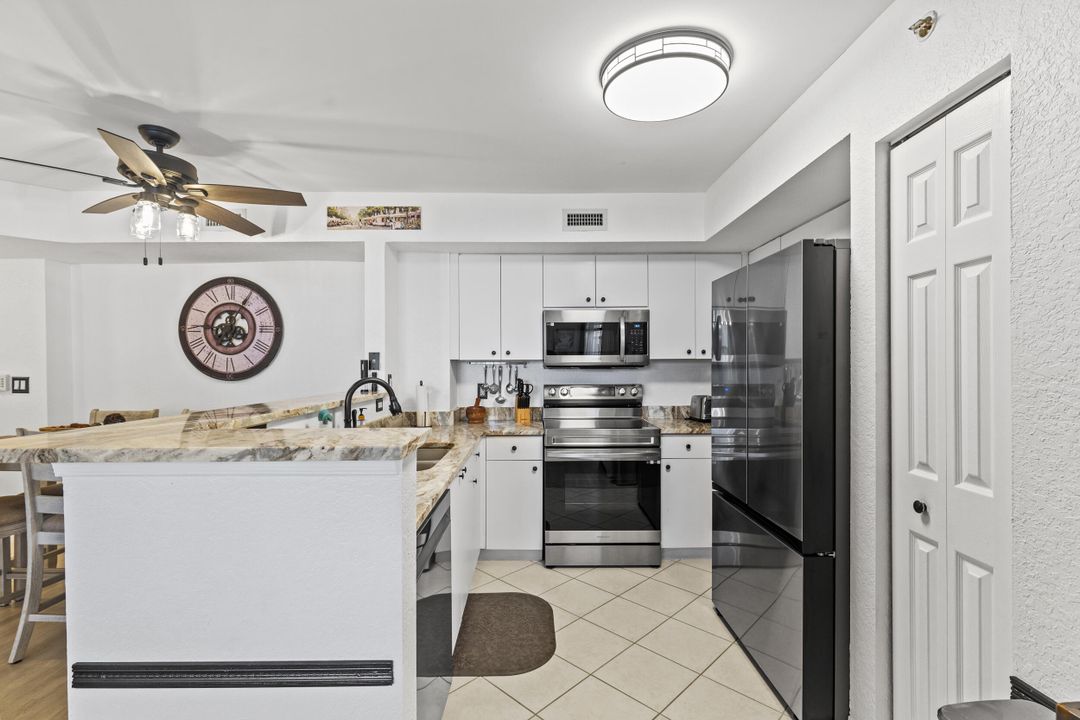 For Sale: $650,000 (2 beds, 2 baths, 1071 Square Feet)