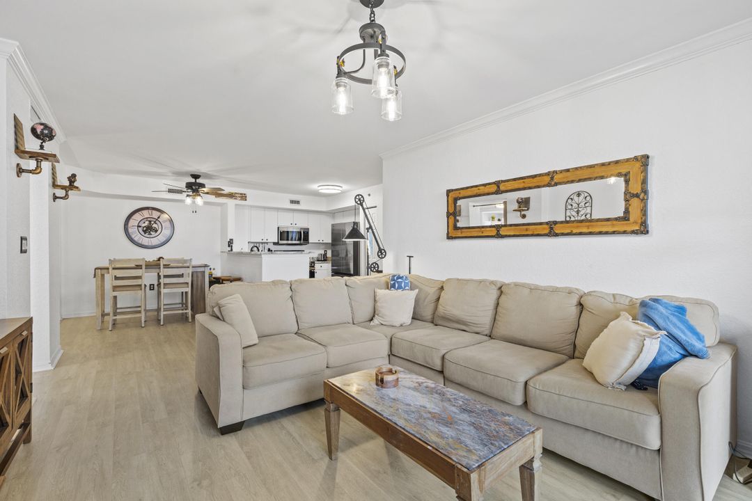 For Sale: $650,000 (2 beds, 2 baths, 1071 Square Feet)