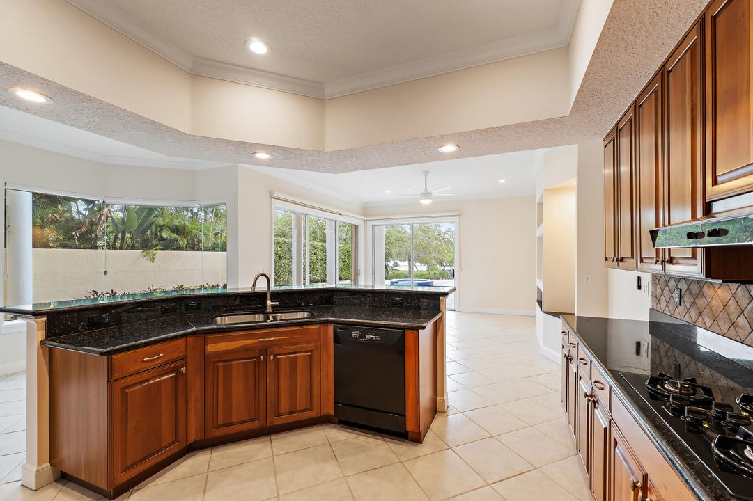 出租: $19,000 (4 贝兹, 4 浴室, 3647 平方英尺)