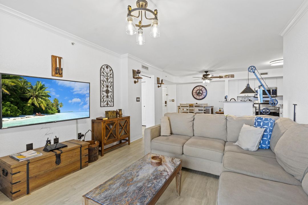 For Sale: $650,000 (2 beds, 2 baths, 1071 Square Feet)