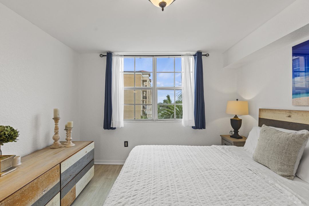 For Sale: $650,000 (2 beds, 2 baths, 1071 Square Feet)