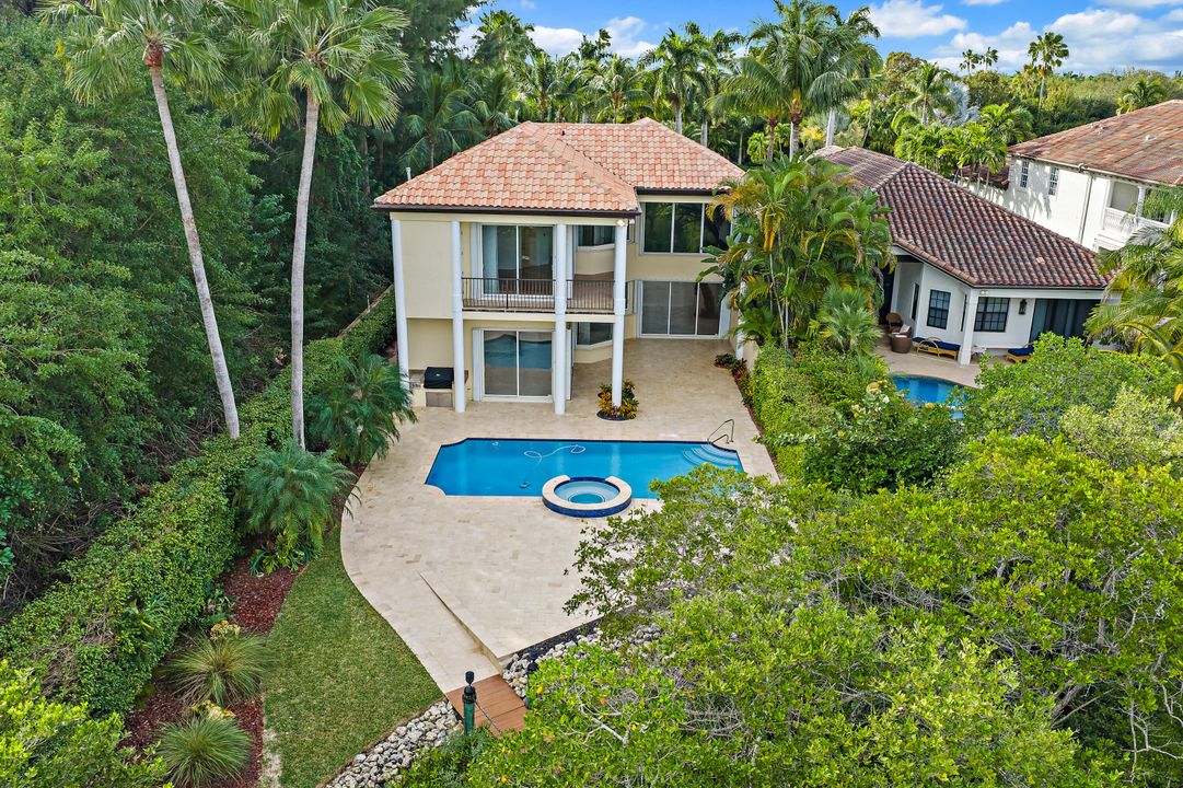 出租: $19,000 (4 贝兹, 4 浴室, 3647 平方英尺)