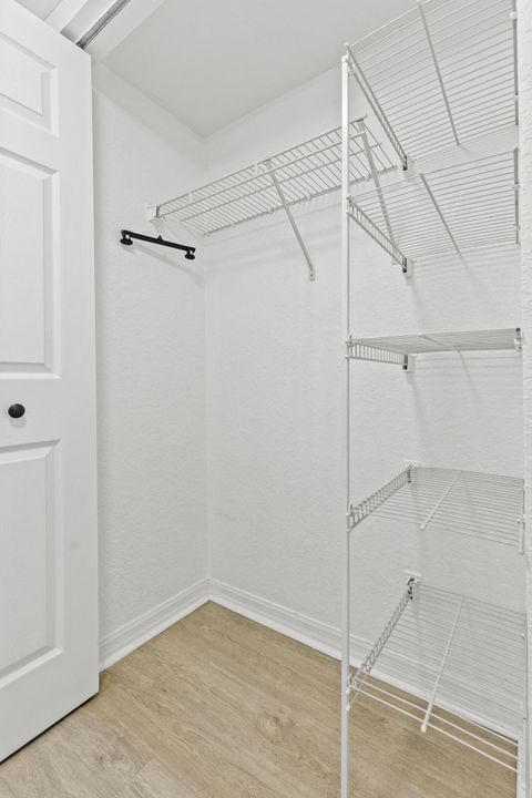 For Sale: $650,000 (2 beds, 2 baths, 1071 Square Feet)