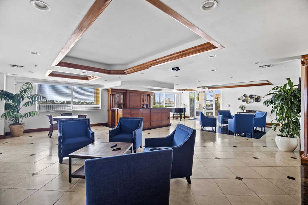 For Sale: $650,000 (2 beds, 2 baths, 1071 Square Feet)