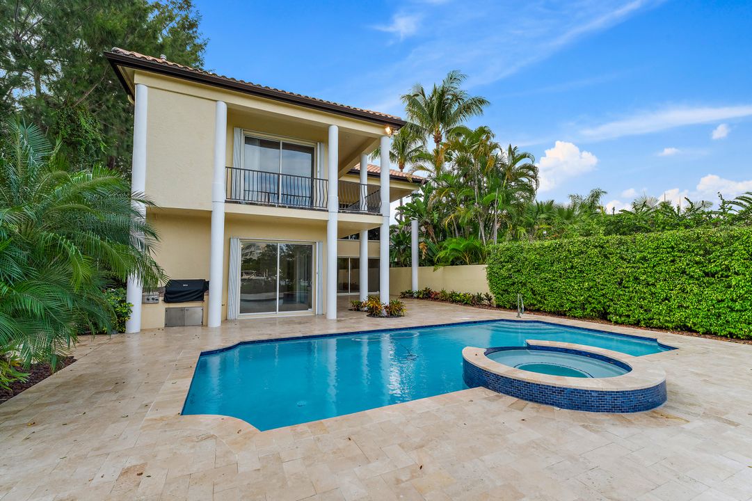 出租: $19,000 (4 贝兹, 4 浴室, 3647 平方英尺)