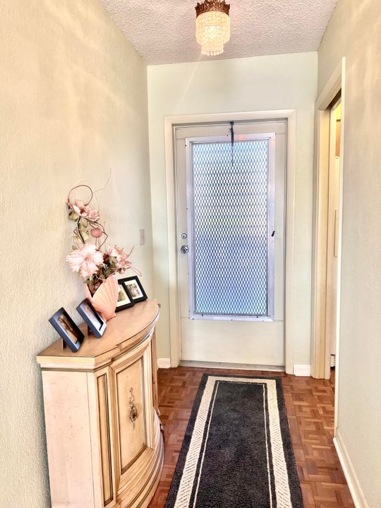 For Sale: $240,000 (2 beds, 2 baths, 950 Square Feet)