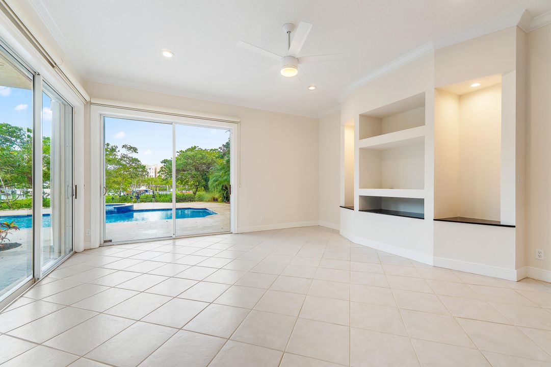 出租: $19,000 (4 贝兹, 4 浴室, 3647 平方英尺)