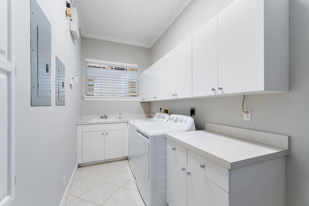 出租: $19,000 (4 贝兹, 4 浴室, 3647 平方英尺)