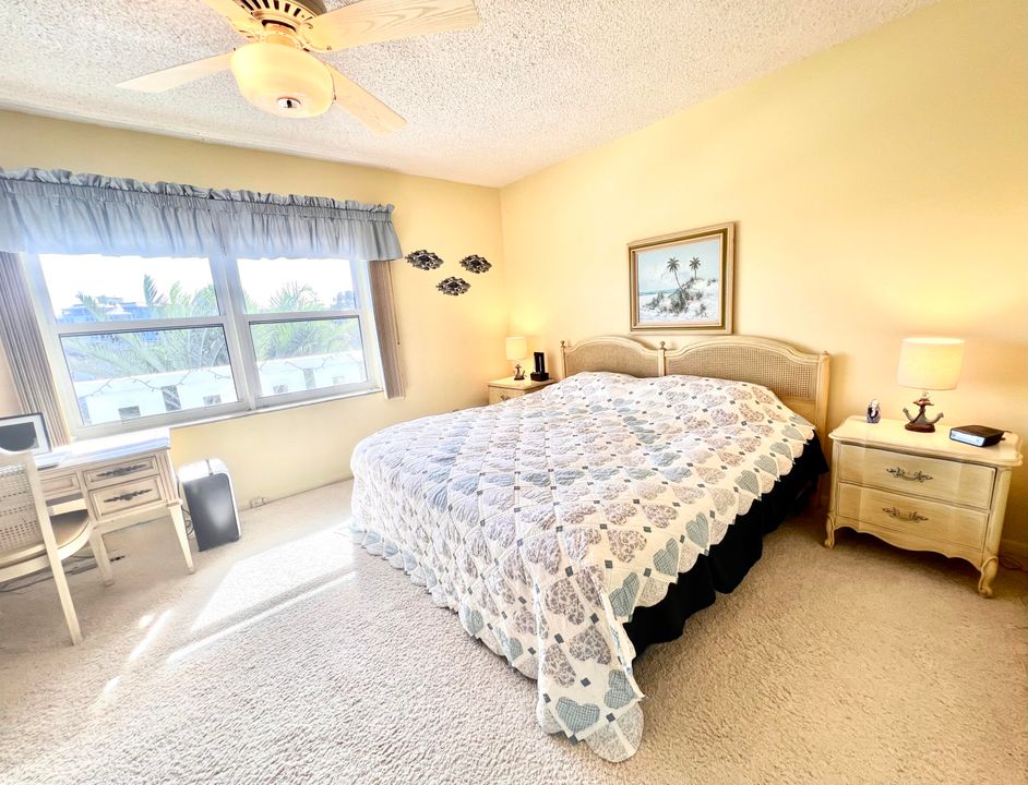 For Sale: $240,000 (2 beds, 2 baths, 950 Square Feet)