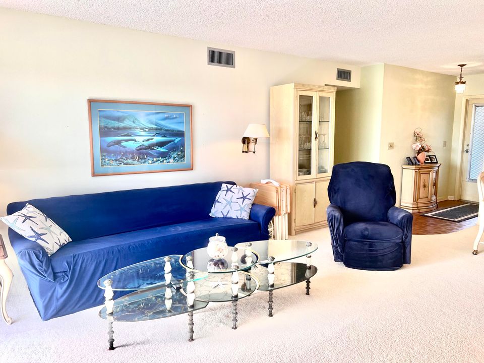 For Sale: $240,000 (2 beds, 2 baths, 950 Square Feet)