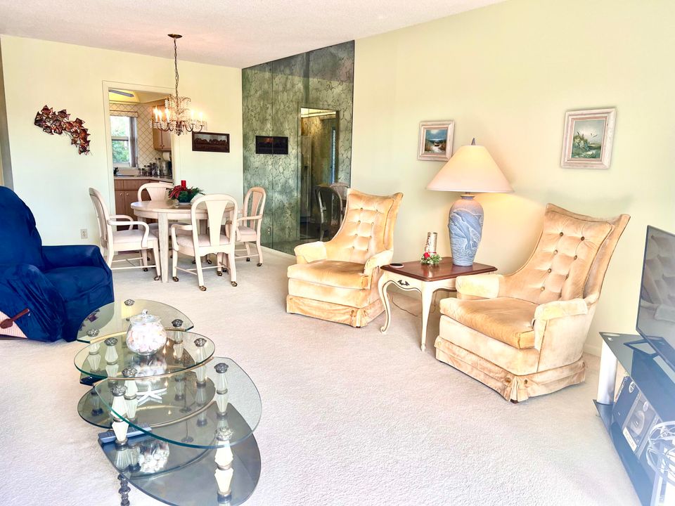 For Sale: $240,000 (2 beds, 2 baths, 950 Square Feet)