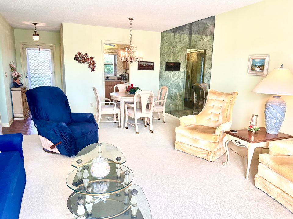 For Sale: $240,000 (2 beds, 2 baths, 950 Square Feet)