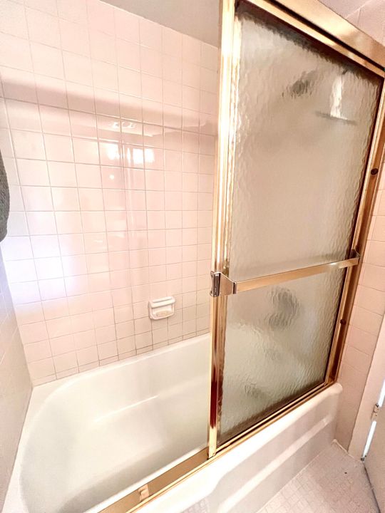 For Sale: $240,000 (2 beds, 2 baths, 950 Square Feet)