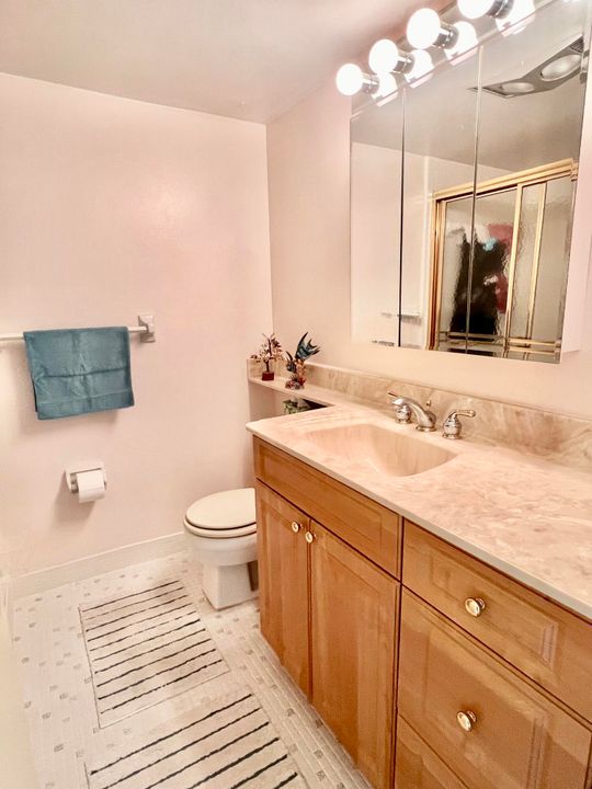 For Sale: $240,000 (2 beds, 2 baths, 950 Square Feet)