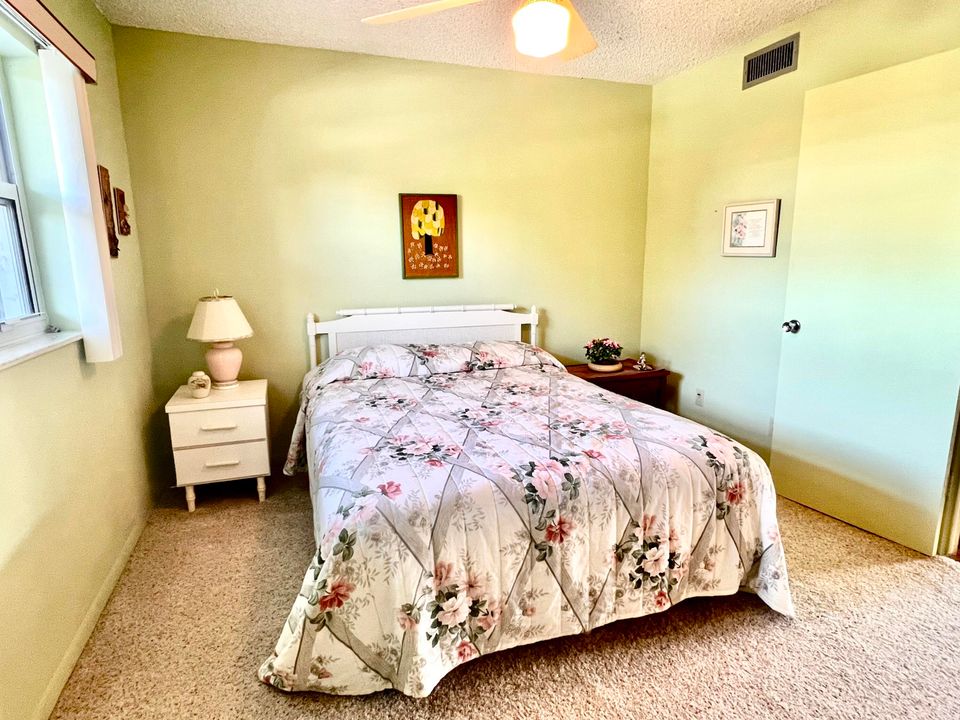 For Sale: $240,000 (2 beds, 2 baths, 950 Square Feet)