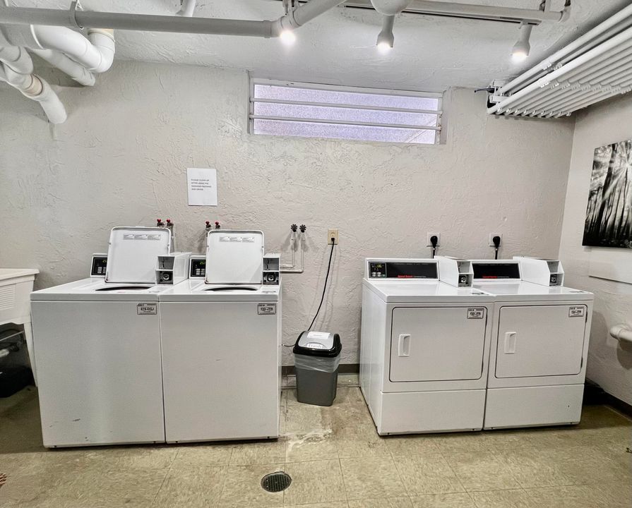 For Sale: $240,000 (2 beds, 2 baths, 950 Square Feet)